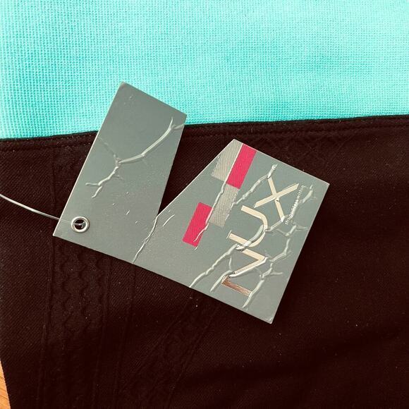 Nux Women's Shorts Size Medium Essence Color Block Aqua Black Activewear NWT - Picture 5 of 6